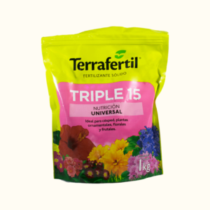 Terrafertil Triple 15 es un fertilizante ideal para mantener la nutrición de tus plantas asegurando su correcto crecimiento y desarrollo.