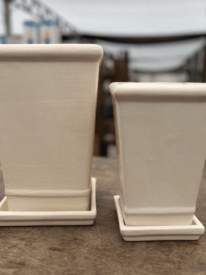 maceta-piramidal-con-plato