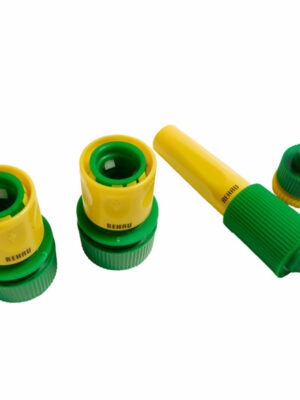 El kit básico Riego 3/4″ REHAU incluye 1 lanza, 2 acoples rápido y 1 conector de canilla de 3/4″ con adaptador para 1/2″.