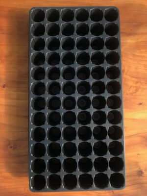 El Almácigo Bandeja 72 celdas es una bandeja de germinación ideal para la siembra de semillas de distintas especies, como hortalizas.