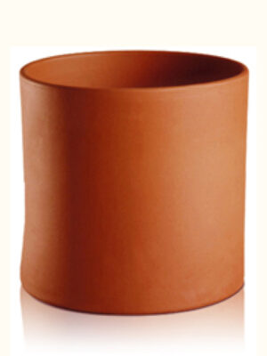 Blum Cilindro es una gran opción dentro de la macetería de barro para la decoración de nuestros hogares y jardines.