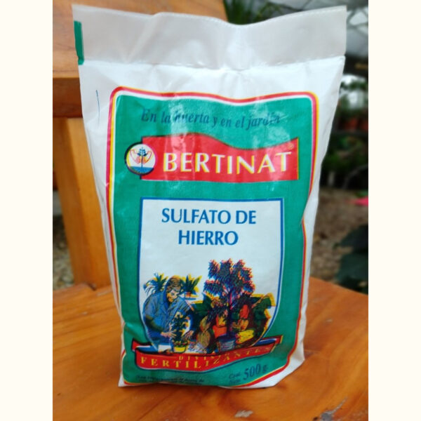 Sulfato de Hierro Bertinat se aplica en las plantas cuando su hojas se ven pálidas o amarillentas, realzando el color verde.