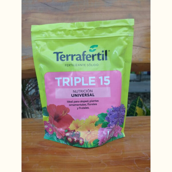 Terrafertil Triple 15 es un fertilizante ideal para mantener la nutrición de tus plantas asegurando su correcto crecimiento y desarrollo.